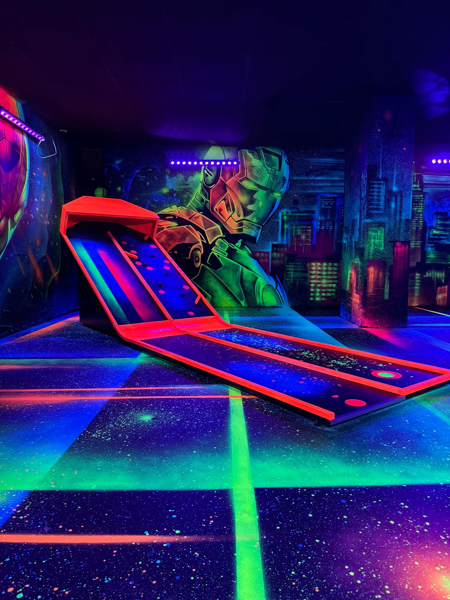 GlowZone 4D Schwarzlicht Minigolf Essen - West Borbeck, Wüstenhöferstraße 234 in Essen