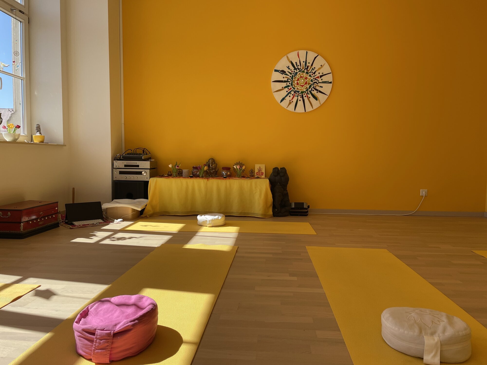 Bilder Sonnenschein-Yoga