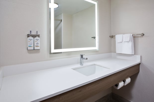 Images Holiday Inn Express & Suites Milwaukee NW – Park Place by IHG