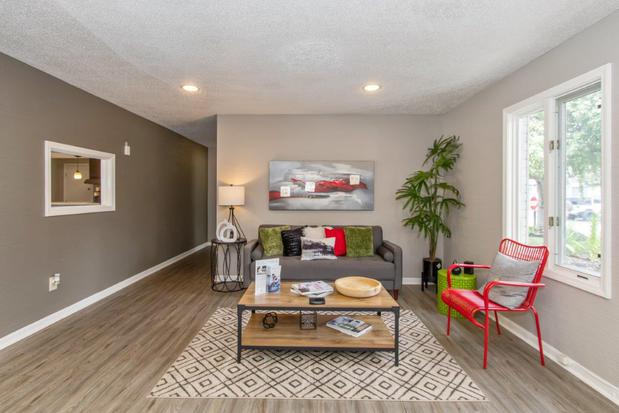 Images The Elliott at College Park Apartment Homes