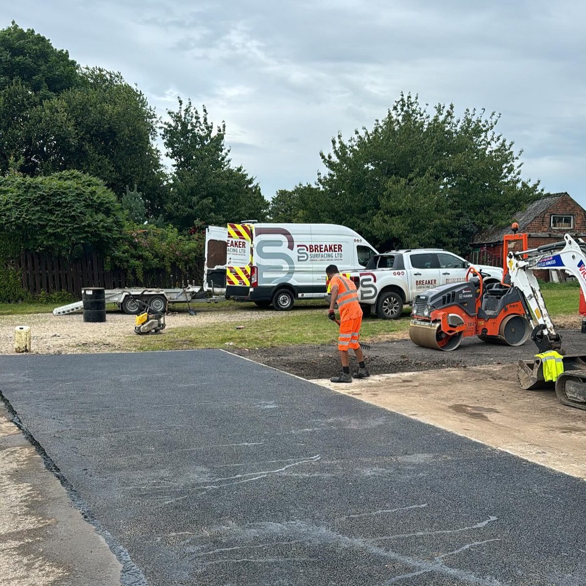 Images Breaker Surfacing - Pothole, Tarmac & Asphalt Specialists