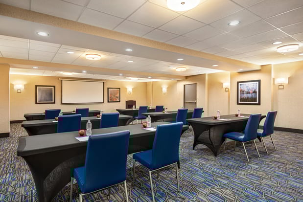 Images Holiday Inn Express & Suites Fredericksburg by IHG