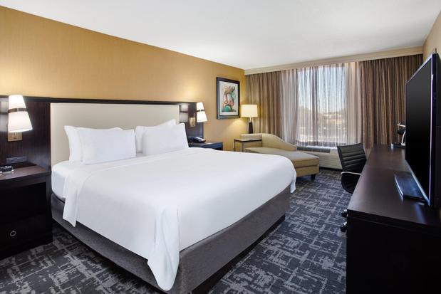 Images Crowne Plaza Greenville, an IHG Hotel