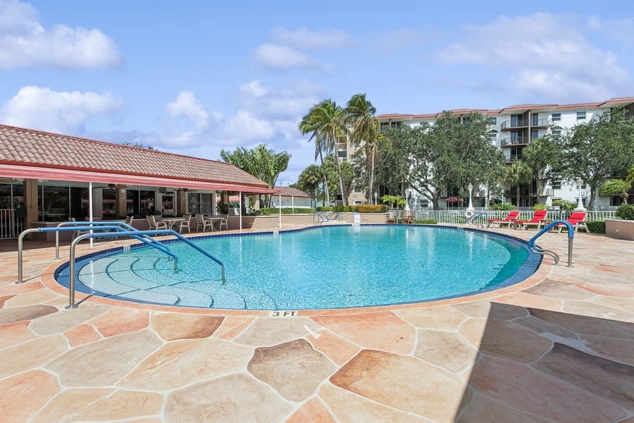 Fountainview pool area