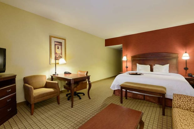 Images Hampton Inn & Suites Peoria at Grand Prairie, IL