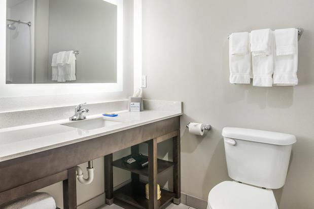 Images Holiday Inn Express & Suites Tulsa East - Catoosa by IHG