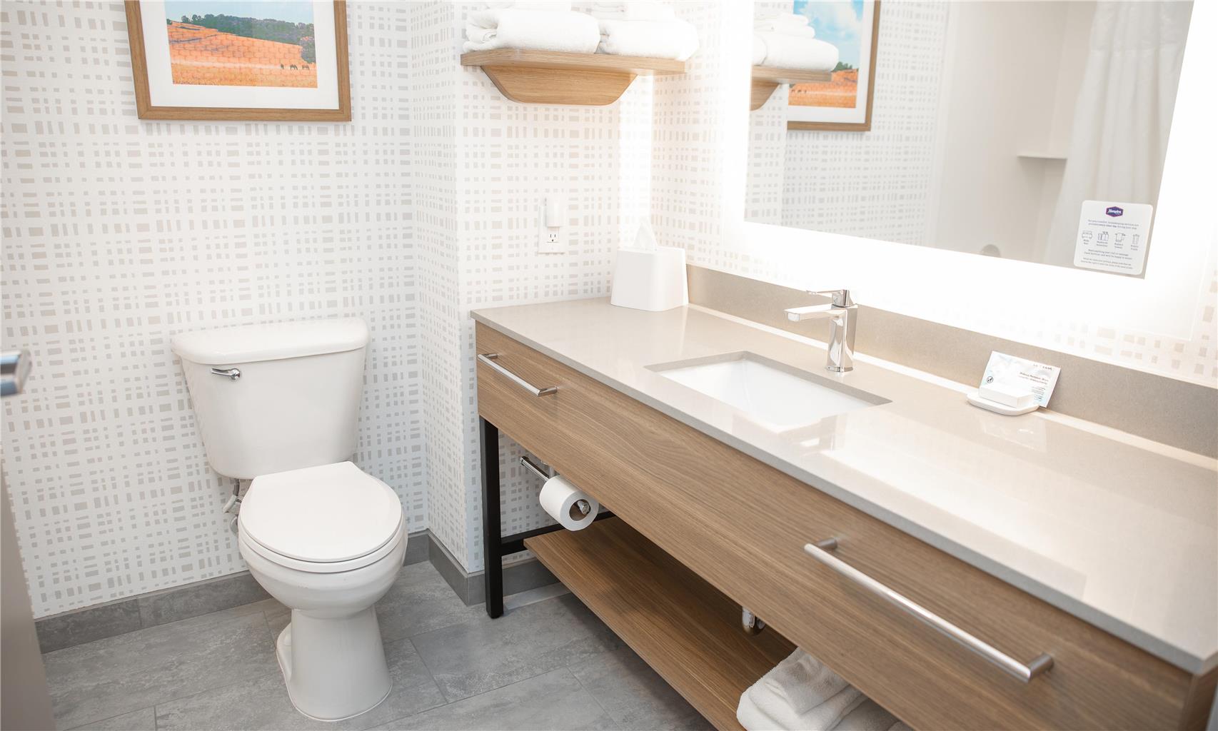 Guest room bath