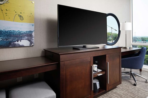 Images Hampton Inn & Suites Teaneck Glenpointe