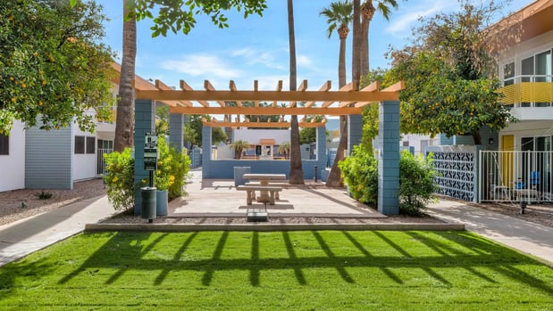 Images The Phoenix Apartments on 6th Avenue