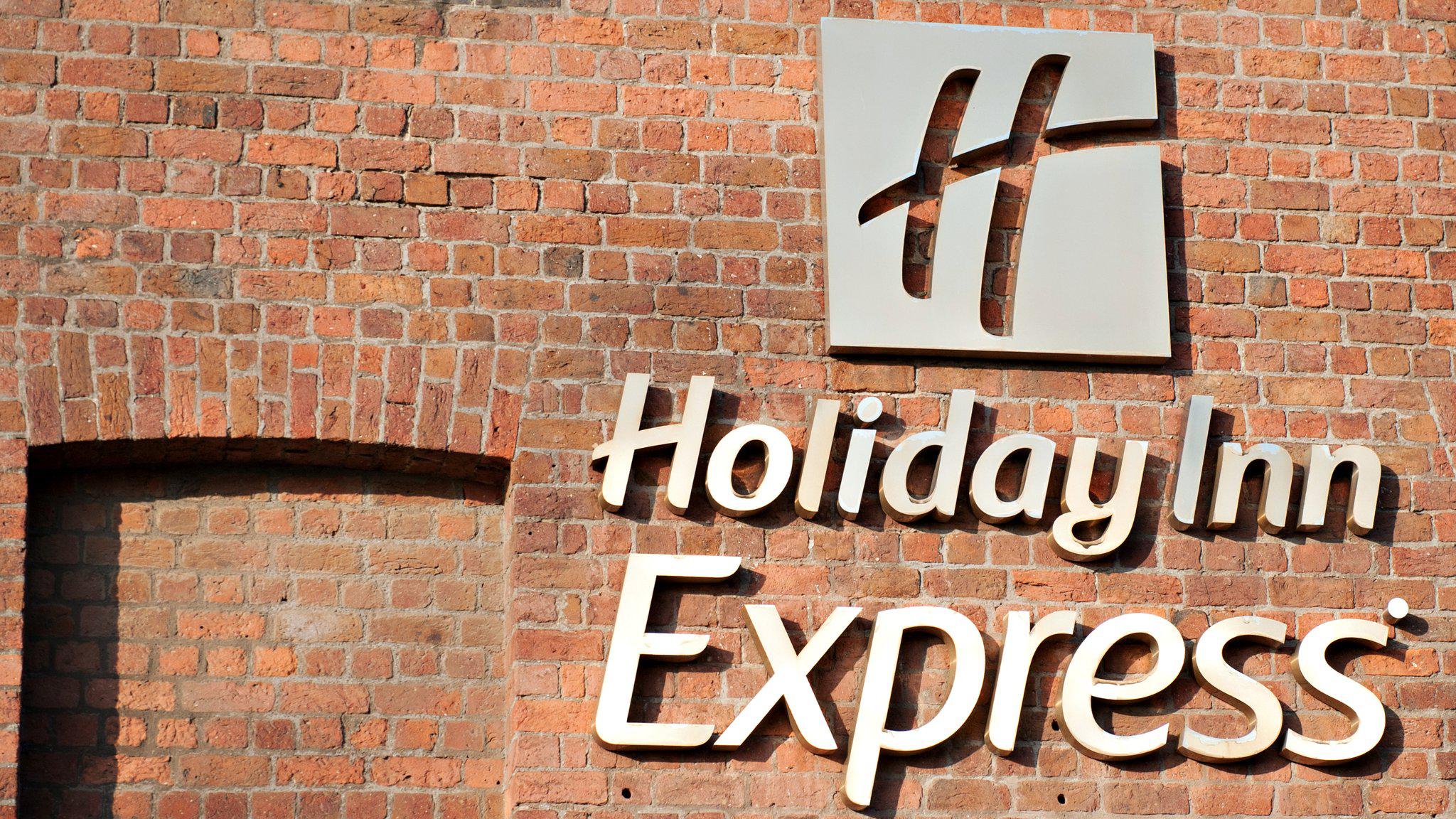 Holiday Inn Express Liverpool - Royal Albert Dock, an IHG Hotel Liverpool 08448 757575