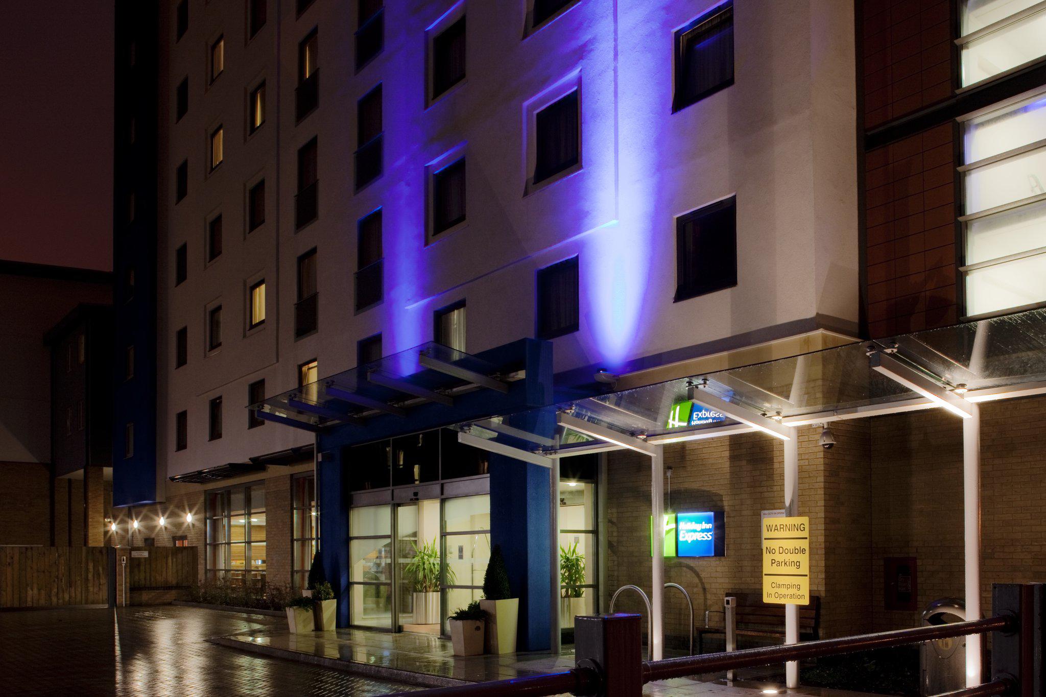 Holiday Inn Express Slough, an IHG Hotel Slough 01753 558300