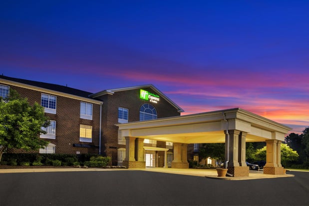 Images Holiday Inn Express & Suites Warrenton by IHG