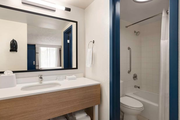 Images Spark by Hilton Sarasota Siesta Key Gateway