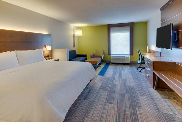 Images Holiday Inn Express & Suites Atlanta N-Perimeter Mall Area by IHG