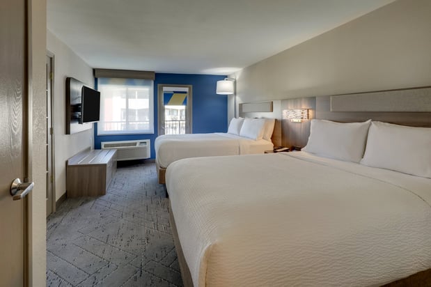 Images Holiday Inn Express & Suites Branson 76 Central by IHG