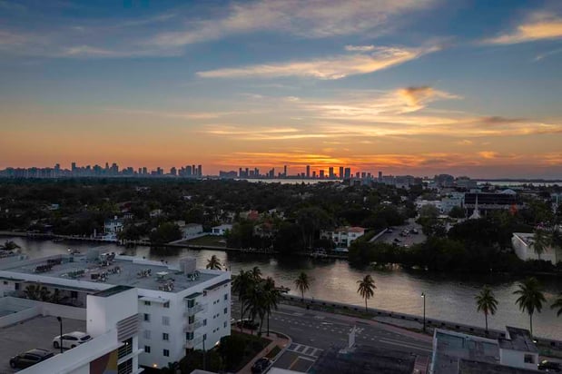 Images Hotel Continental Miami Beach, Tapestry Collection by Hilton