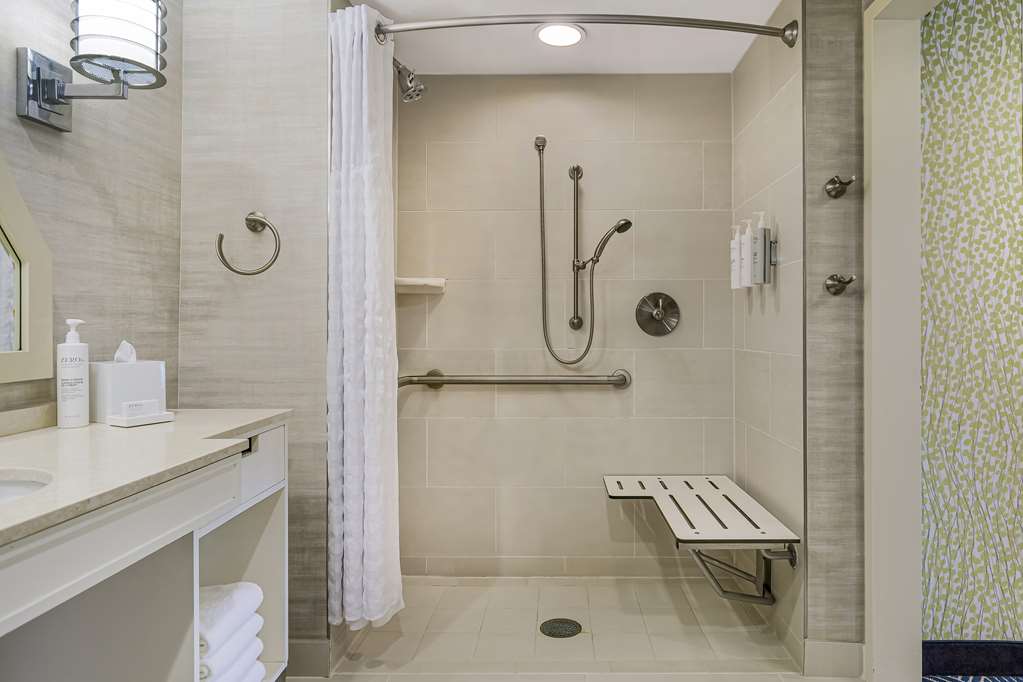 Guest room bath
