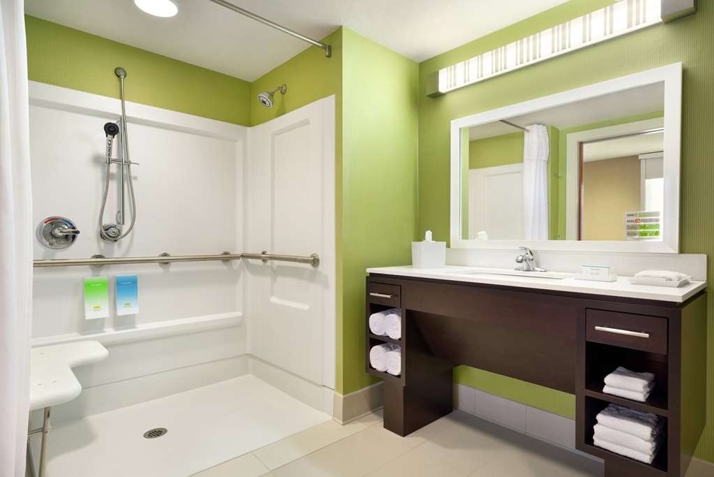 Guest room bath