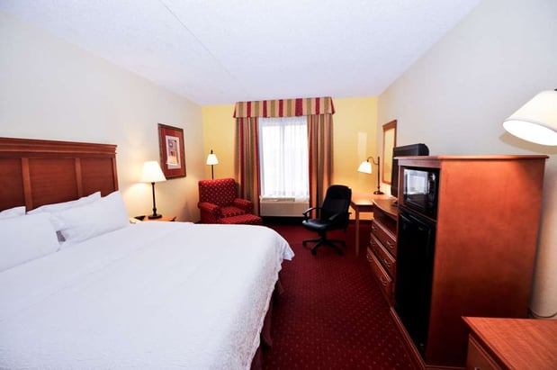 Images Hampton Inn & Suites Louisville East