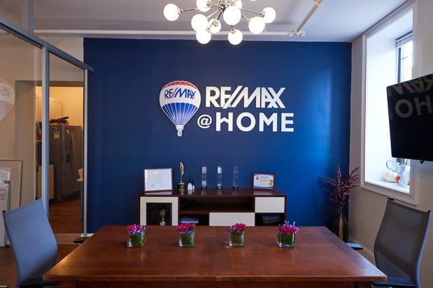Images Maria Quattrone & Associates | RE/MAX @ HOME