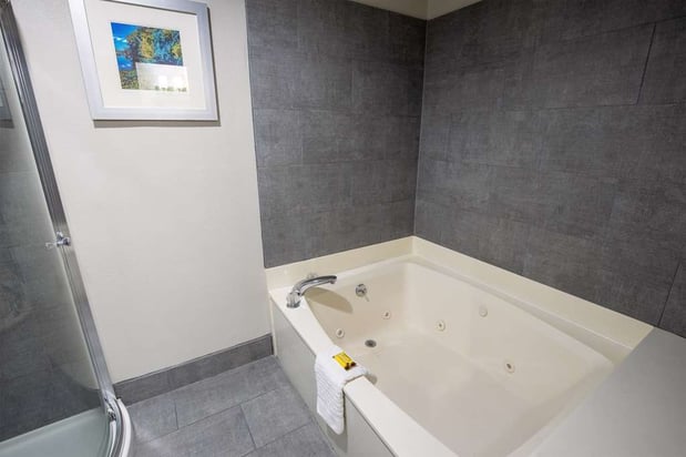 Images Best Western Plus Vermilion River Inn & Suites