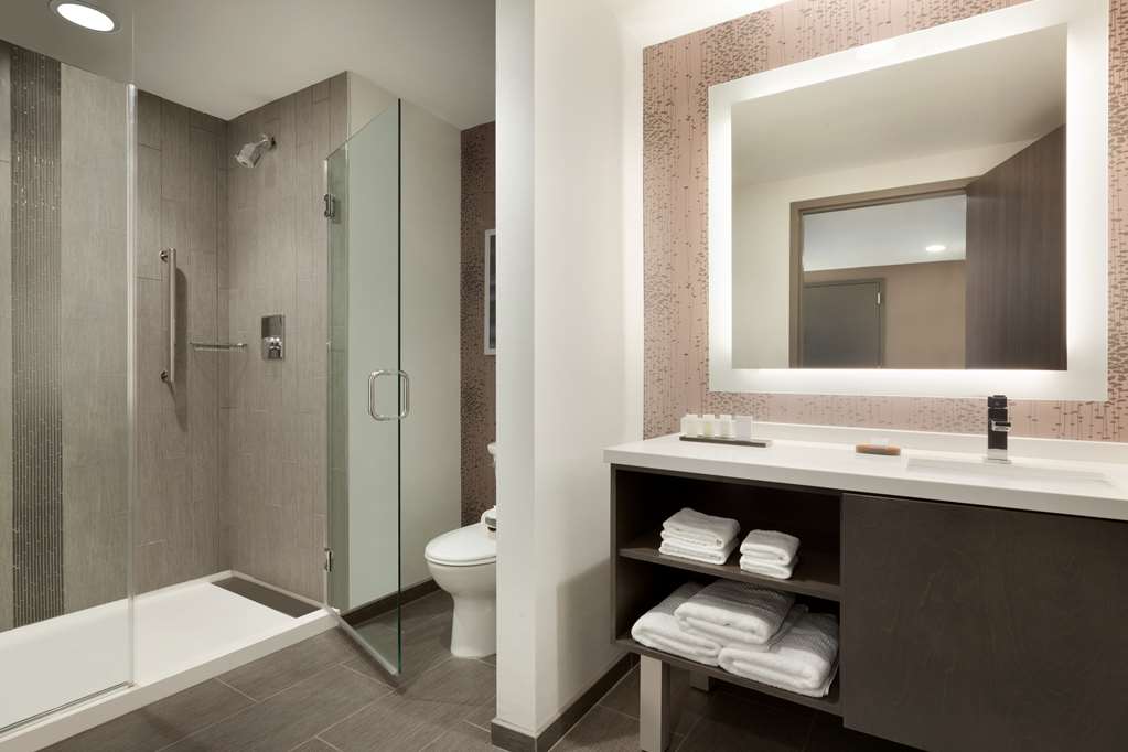 Guest room bath Embassy Suites by Hilton Charlotte Uptown Charlotte (704)940-2517