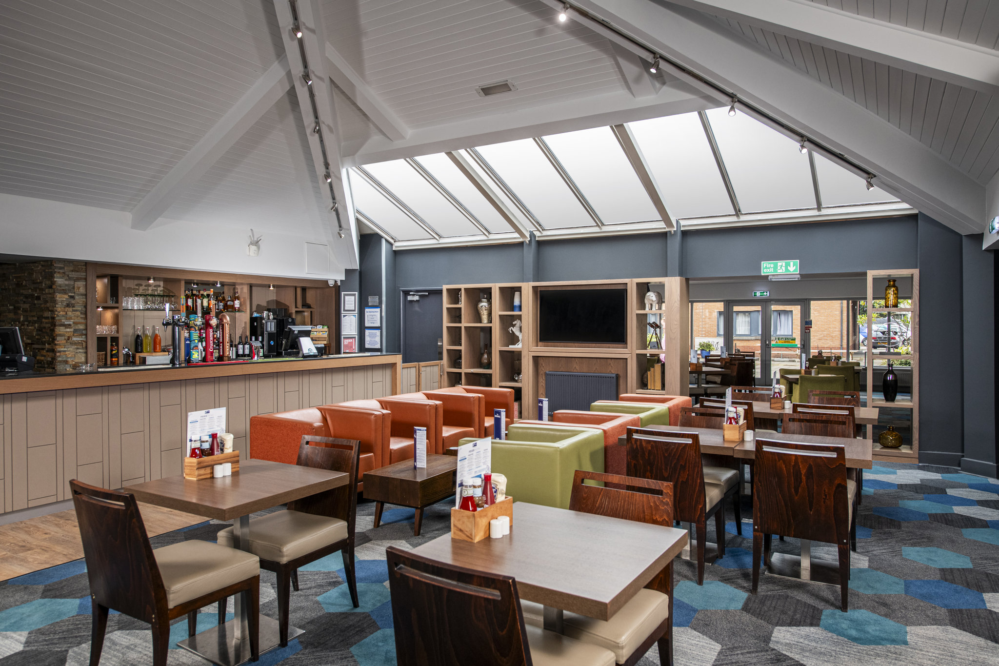 Images Holiday Inn Express Edinburgh Airport by IHG