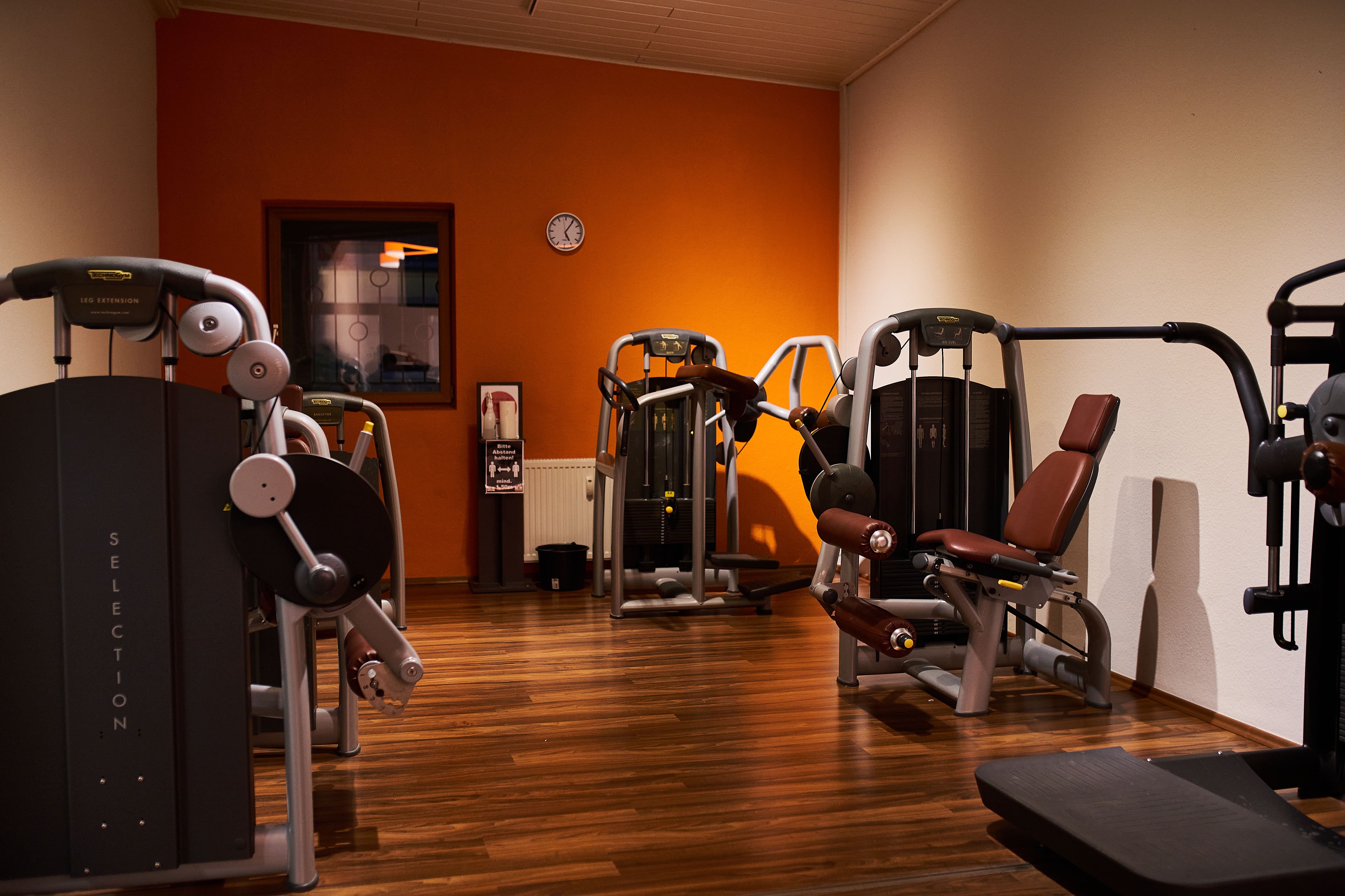 Moderne Trainingsgeräte im OSF-Club Fitnessstudio Boppard
