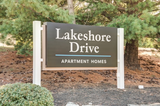 Images Lakeshore Drive Apartment Homes