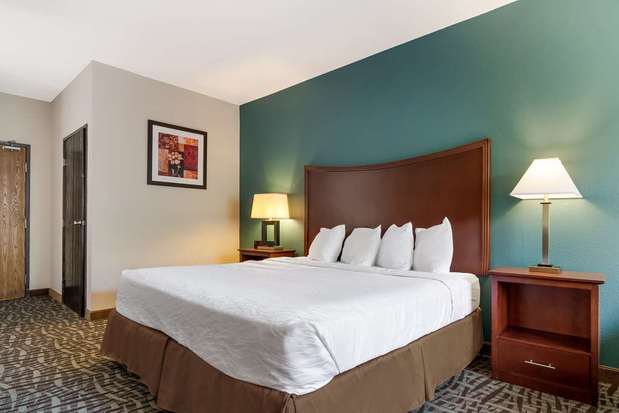Images SureStay Plus By Best Western Topeka Northwest