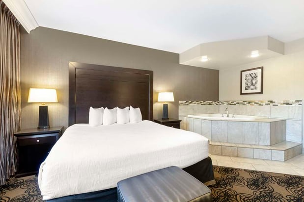 Images Best Western Plus Midwest Inn