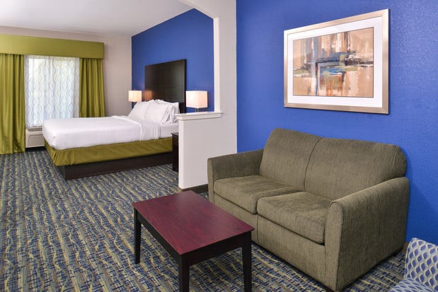 Images Holiday Inn Express & Suites San Antonio South by IHG