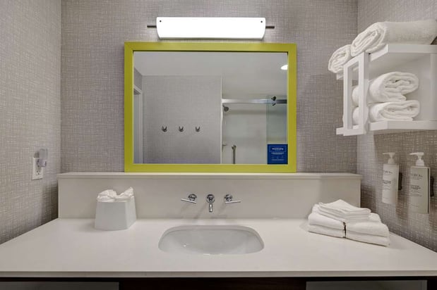 Images Hampton Inn & Suites Marina