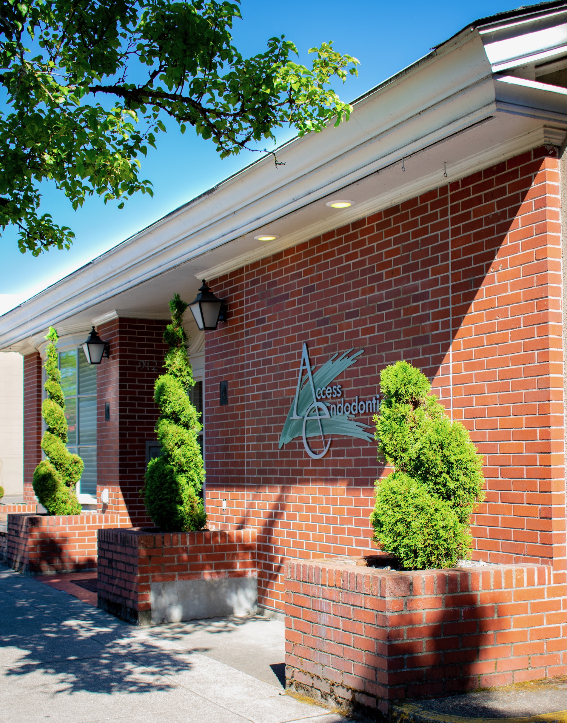 Access Endodontics LLC, located in Oregon City, OR, the practice of Dr. Marat Tselnik limited exclusively to endodontic services. Dr. Marat Tselnik is a specialist member of the American Association of Endodontists and a Board-Certified Diplomate of the American Board of Endodontics. Dr. Tselnik and his highly trained staff provide the highest standard of professional care in a friendly, comfortable environment.
By referring you to an endodontic specialist, your family dentist demonstrates a personal concern for the quality of your dental care. Dr. Marat Tselnik utilizes cutting-edge technology and state-of-the-art microsurgical techniques to provide unsurpassed quality in a compassionate environment of professionalism and clinical excellence. At Access Endodontics, we strive to exceed your expectations.
