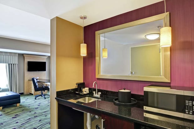 Images Hampton Inn & Suites Raleigh/Crabtree Valley