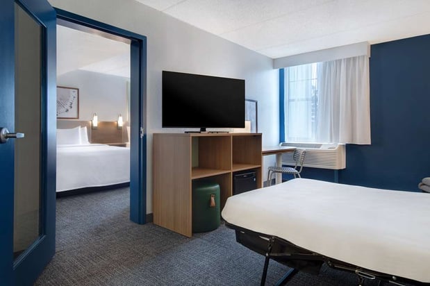 Images Spark by Hilton Rochester University Area