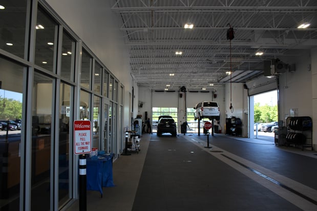 Images Russ Darrow Chrysler Dodge Jeep RAM Milwaukee Service Center