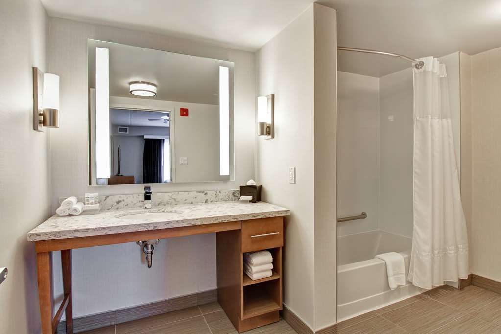 Guest room bath Homewood Suites by Hilton Ottawa Kanata Kanata (613)270-2050
