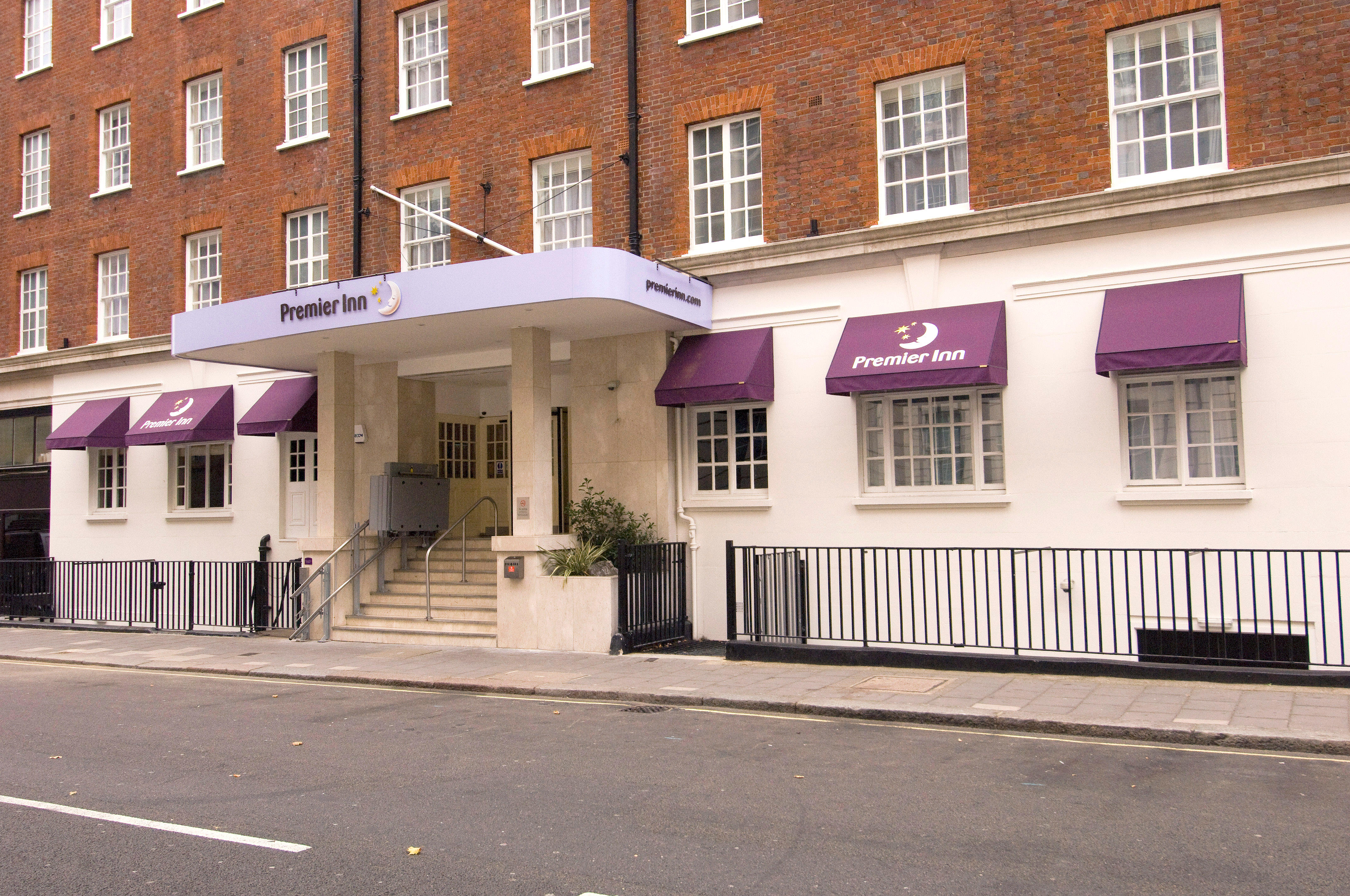 Premier Inn London Victoria Hotel In London Victoria London SW1V 1PS 
