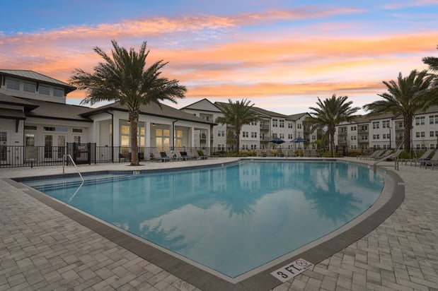 Images Story Lake Gibson | Luxury Apartment Homes