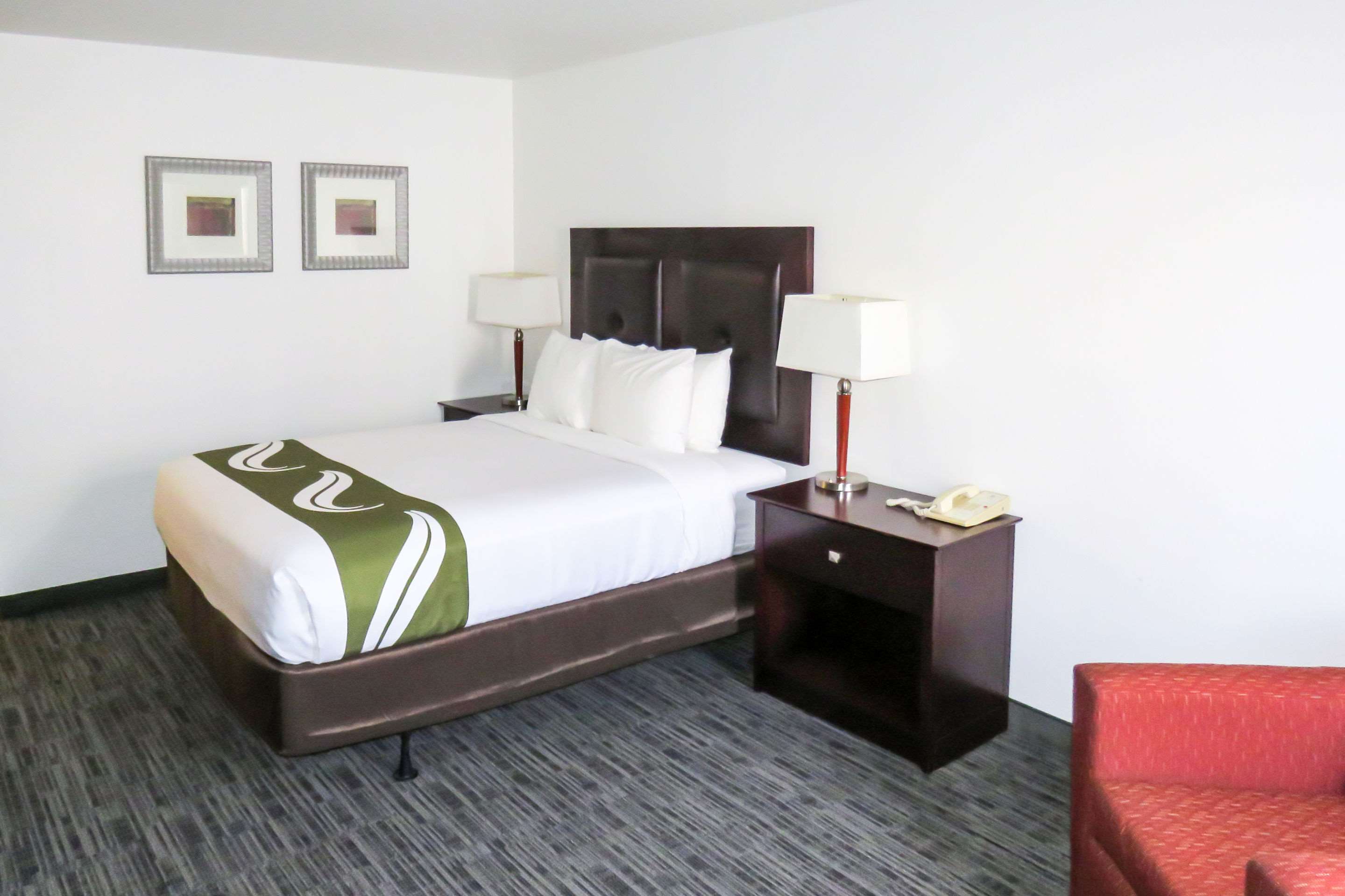 Queen suite