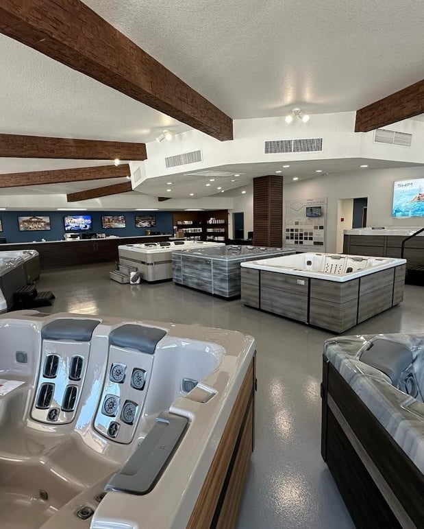 Images Robert Allen Pools & Spas / Bullfrog Spas