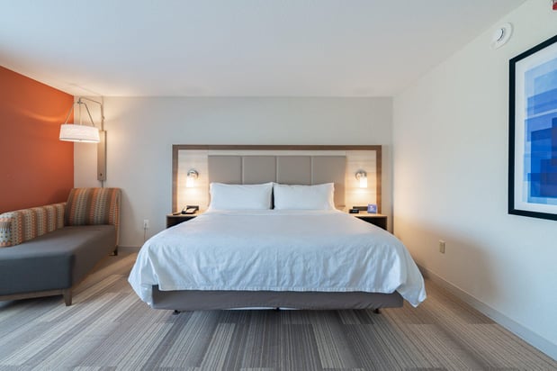 Images Holiday Inn Express & Suites Marion by IHG