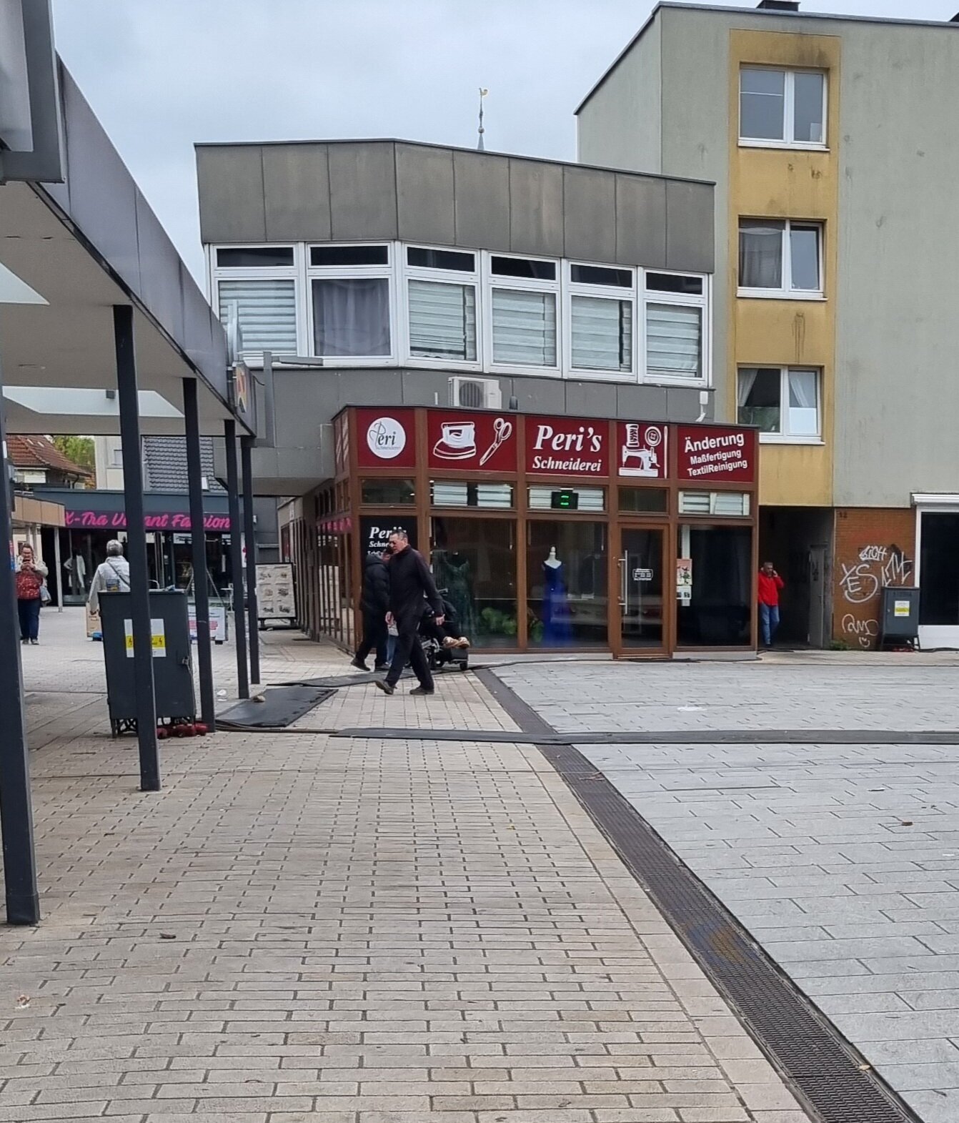 Peris Schneiderei, Willy-Brandt-Platz 14 in Kamen