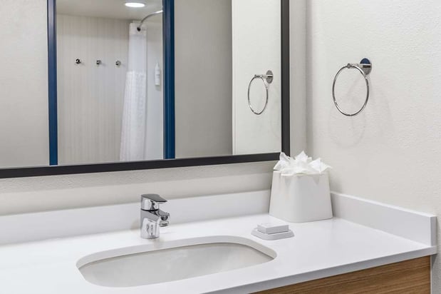 Images Spark by Hilton Denver International Airport