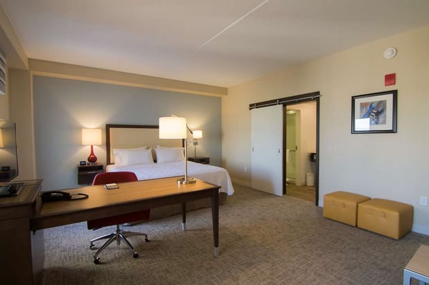 Images Hampton Inn & Suites Tulsa Downtown
