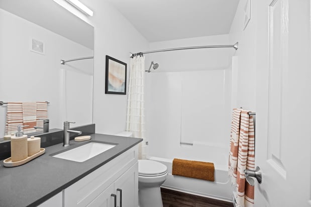 Images The Lakes Apartments