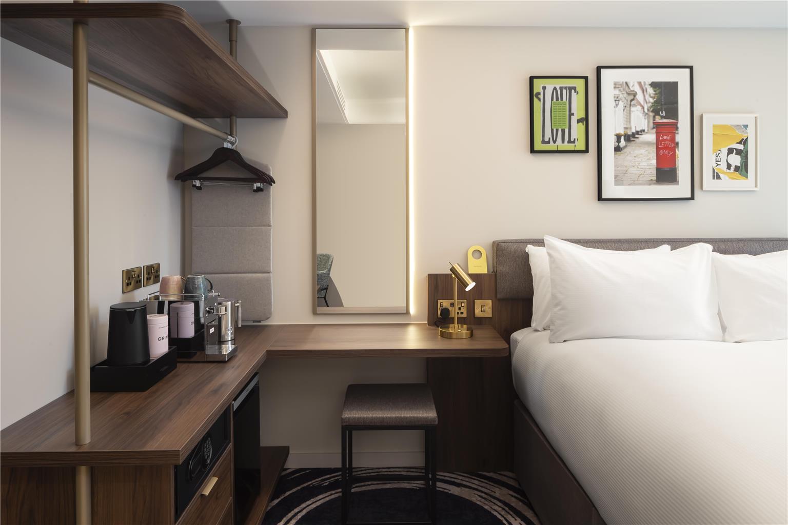Deluxe Room King Bed