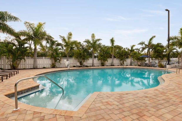 Images Spark by Hilton Sarasota Siesta Key Gateway