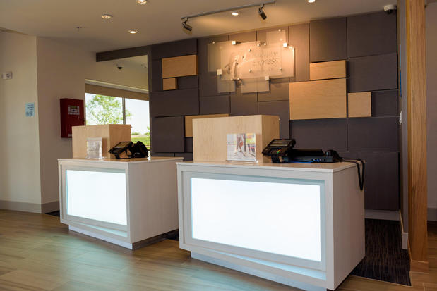 Images Holiday Inn Express & Suites McKinney - Frisco East by IHG